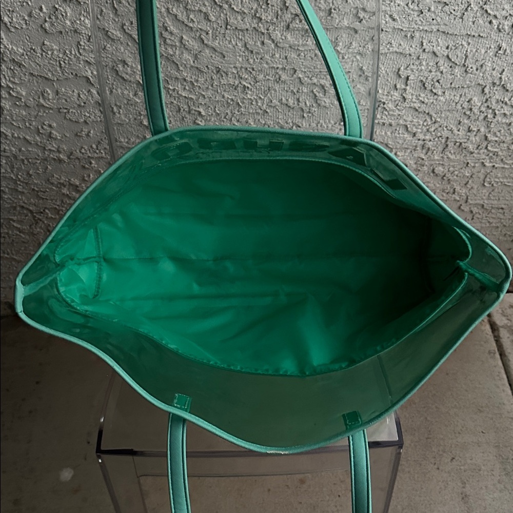 LBLA Vacation Tote XL-Lashbox LA luxury vegan leather & PVC bag-used few times - Picture 16 of 16